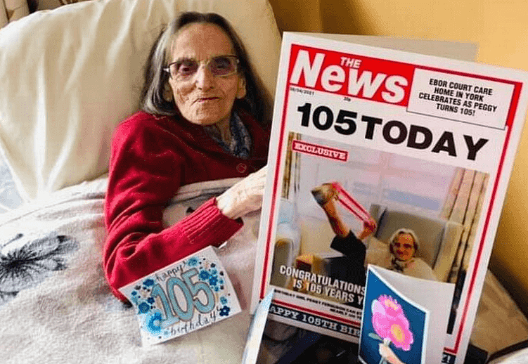 英国老太过105岁生日，称长寿秘诀是每天喝酒，大抬腿也不吃力