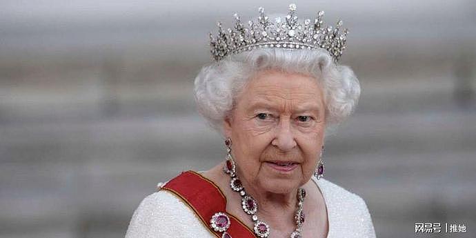 95岁生日这一天，伊丽莎白与菲利普隔空而笑，孤独永远不属于女王（视频/组图） - 6