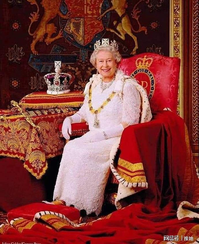 95岁生日这一天，伊丽莎白与菲利普隔空而笑，孤独永远不属于女王（视频/组图） - 11