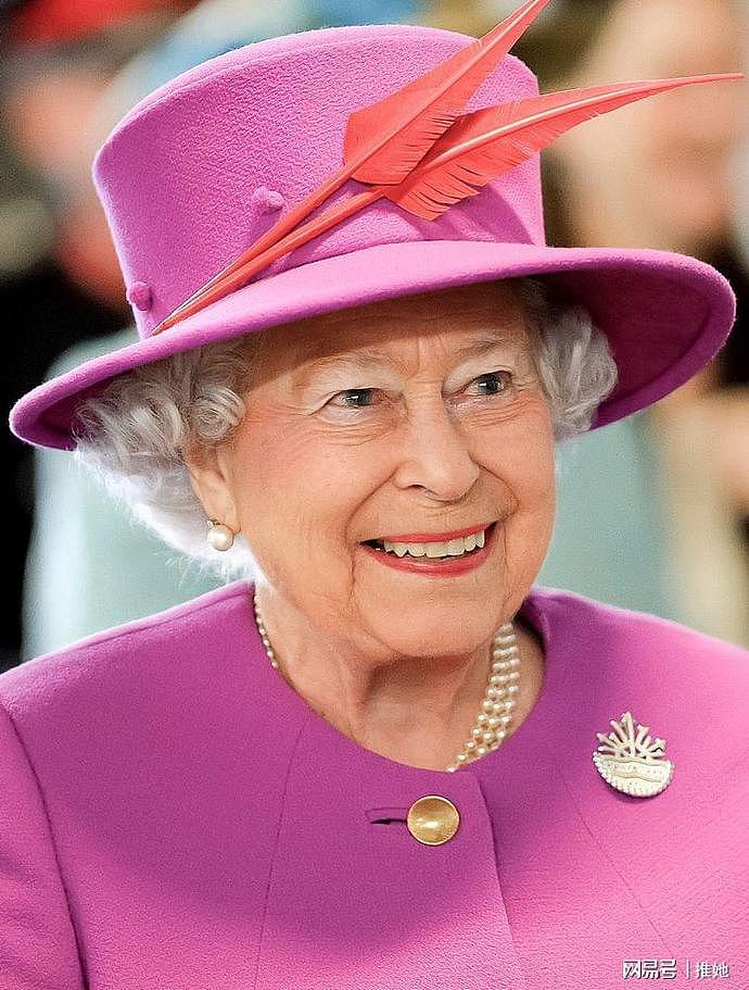 95岁生日这一天，伊丽莎白与菲利普隔空而笑，孤独永远不属于女王（视频/组图） - 20