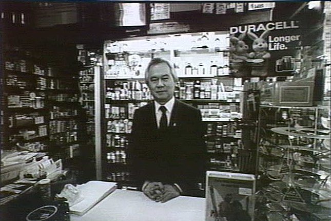 李锦球曾做过药剂师，并在墨尔本唐人街小博街开过药店。
