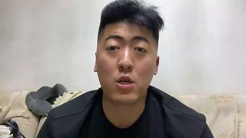 酒驾被抓的篮球运动员李峙锦发布道歉视频称，很懊悔，未来一定严于律己。 （视频截图）