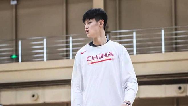 中国18岁小将冲击NBA！曾凡博放弃大学加入发展联盟！他能不能别回来了？