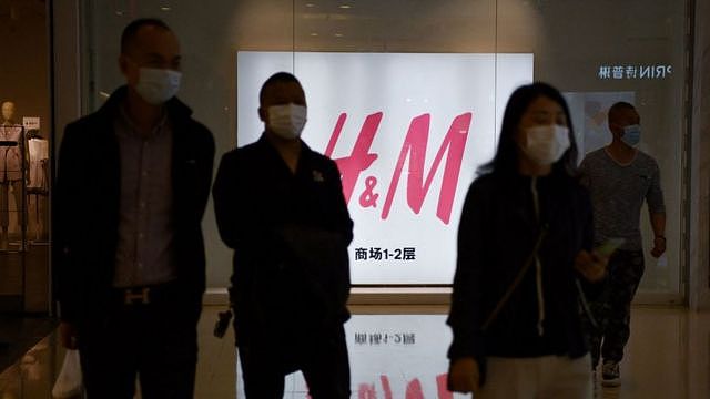 H&M sign in China