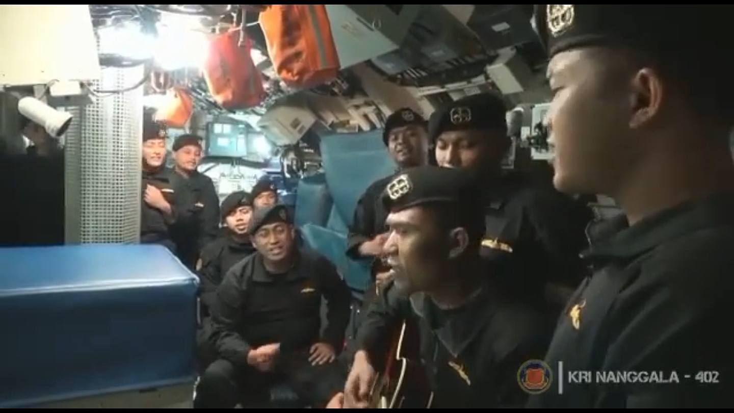 印尼海军潜艇53名船员全数罹难，生前一同高唱《再见》影片曝光。 （IG@erixsoekamti）