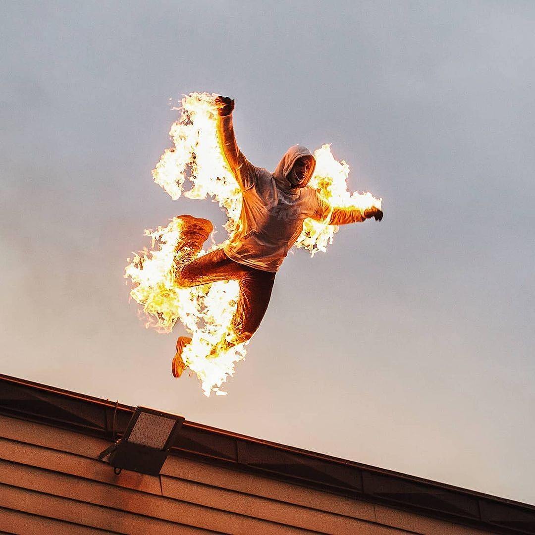 ▲▼法国25岁特技演员维吉尔著火后从3楼纵身跃下。 （图／翻摄自Instagram@bryanvigier）