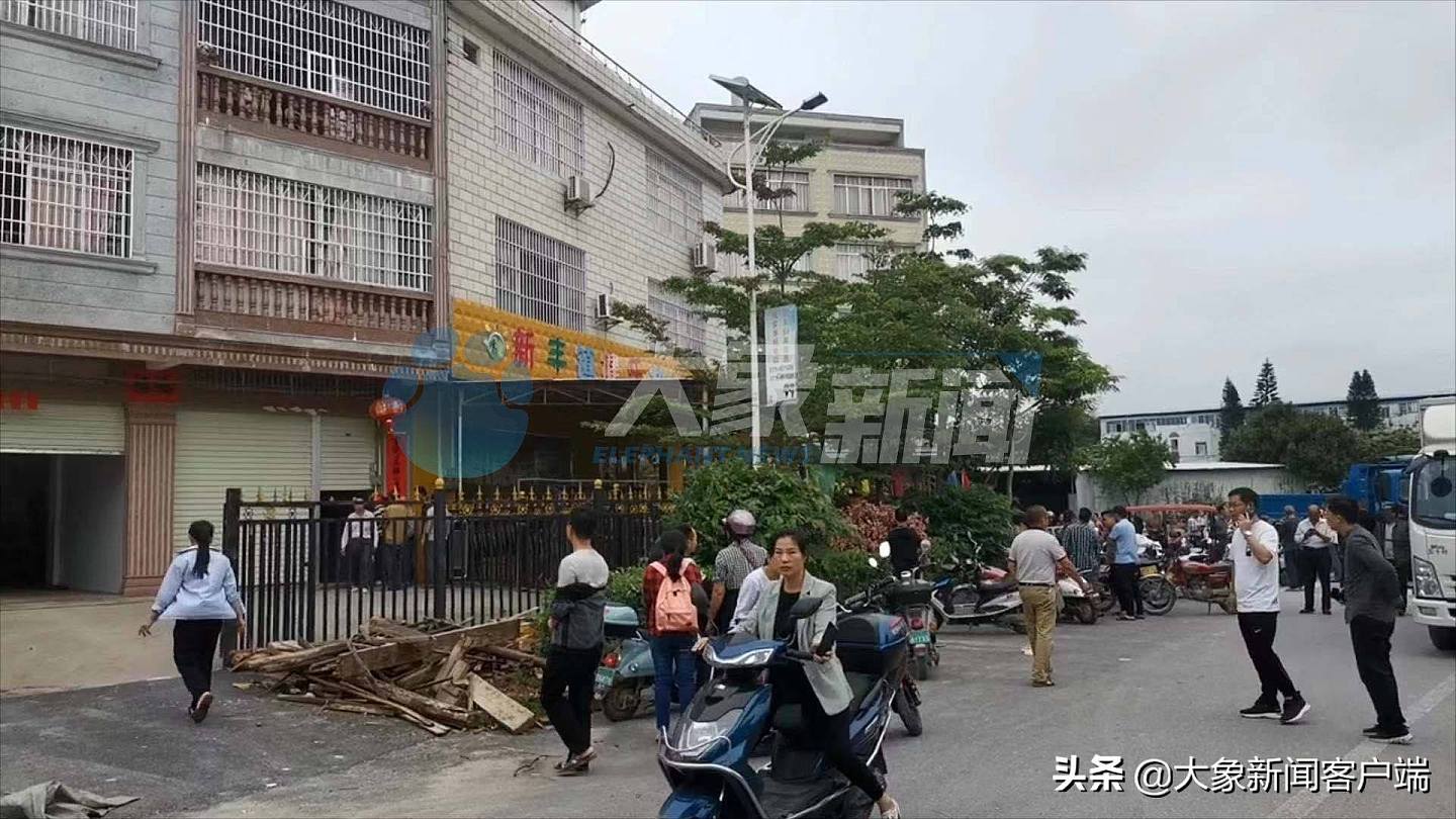 广西一男子闯入幼儿园砍伤18名师生，目击者：老师冲出喊人帮忙