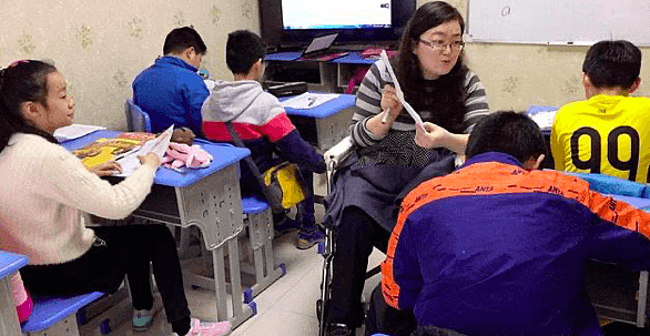 女硕士因坐轮椅拿不到教师资格证 重庆市教委：不符合现行标准