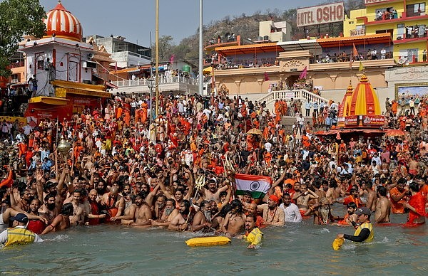 ▲印度赫尔德瓦尔（Haridwar）14日举行的大壶节（Kumbh Mela）庆典。 （图／路透）