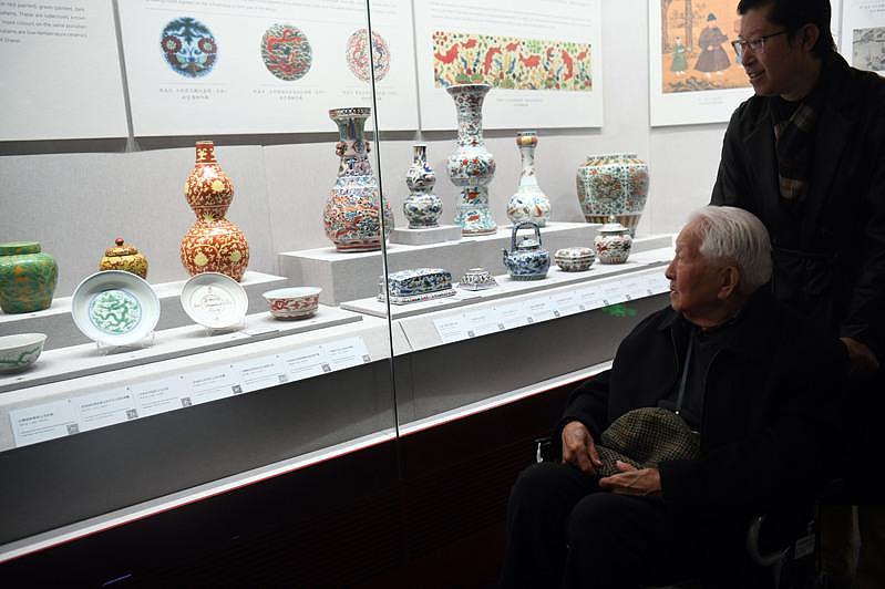 经过两年多的筹备，中国北京故宫博物院最新改装的陶瓷馆自5月1日起在武英殿重新开放...