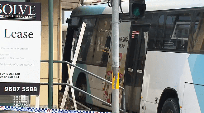 悉尼宝马男涉闯红灯撞上巴士，同车女乘客当场死亡！肇事者被正式起诉（组图） - 3