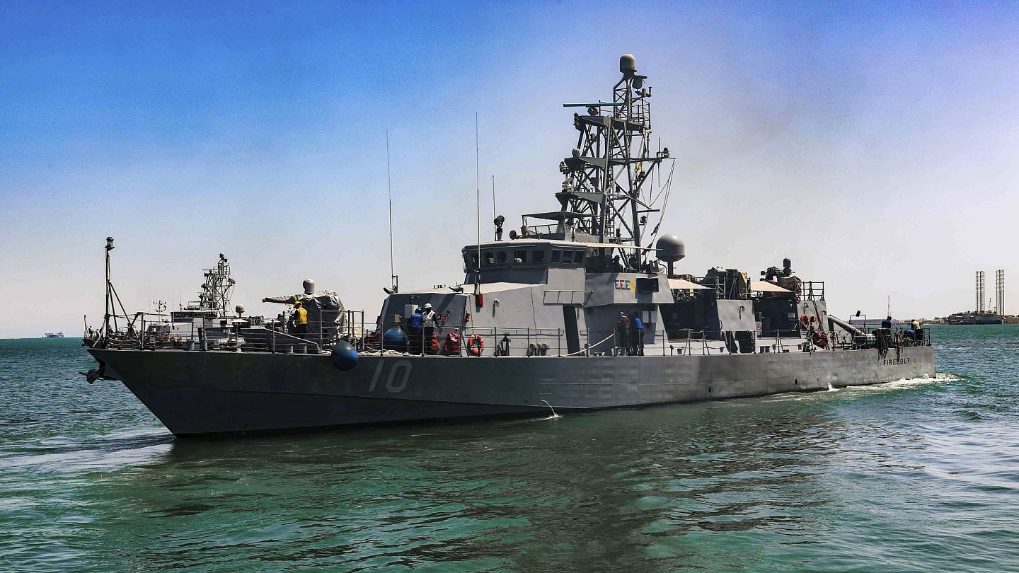 美军：图为2020年4月14日，由美军提供的照片，显示美军霹雳号海岸巡逻艇在巴林麦纳麦海域。（AP）