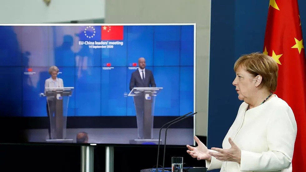 欧盟轮值主席、德国总理默克尔在与习近平举行的欧中视讯峰会上讲话。