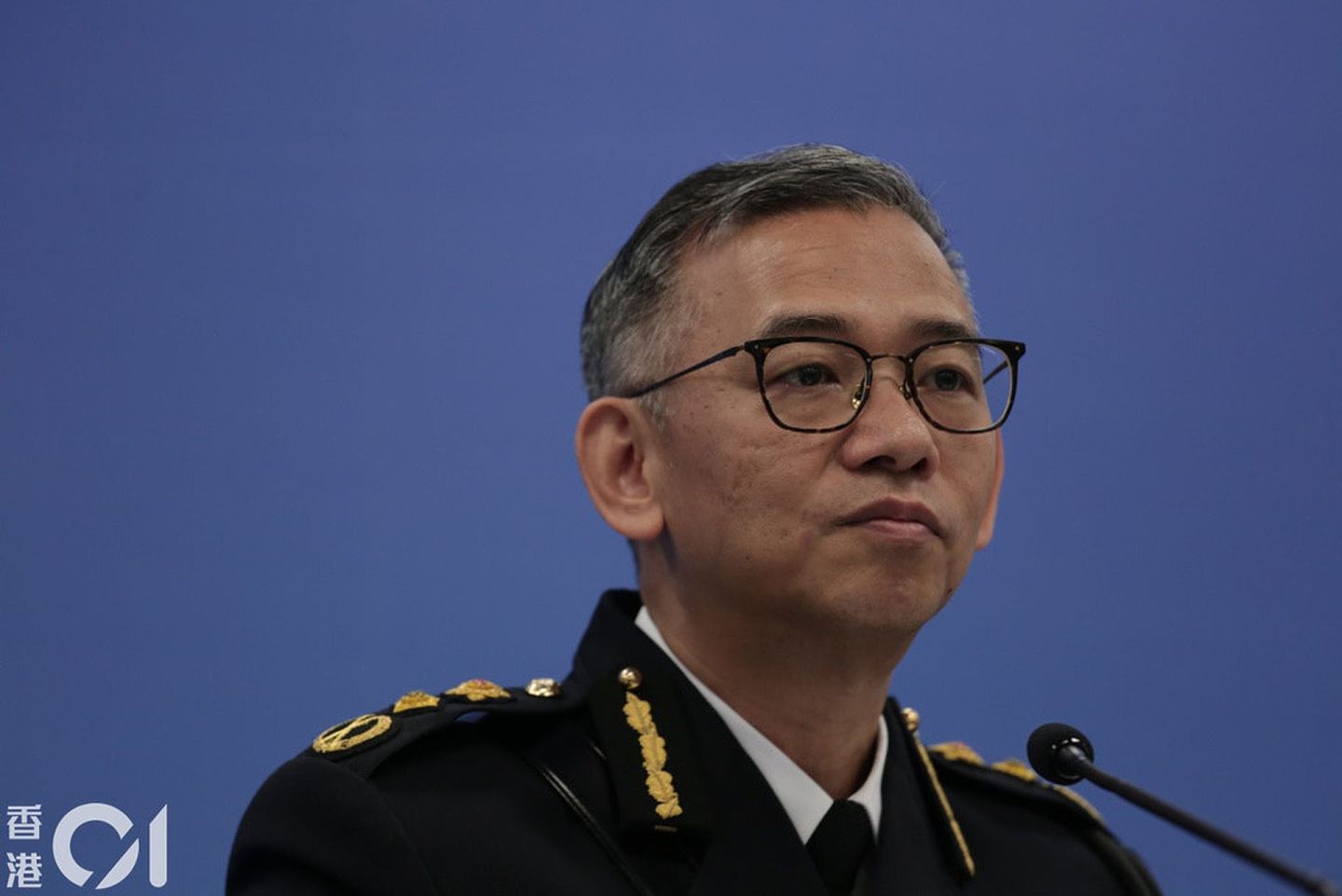 香港惩教署署长胡英明，介绍惩教署的“秘密武器”。（HK01）