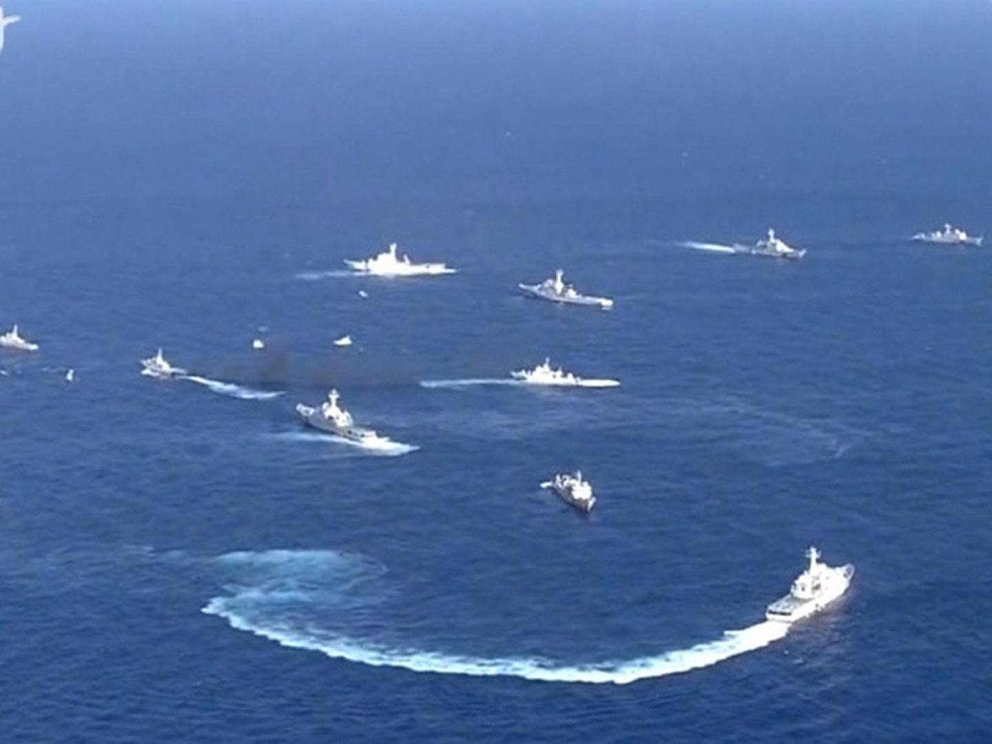2013年6月，中日执法船在钓鱼岛海域一度发生激烈对峙。（韩国KBS电视台视频截图）