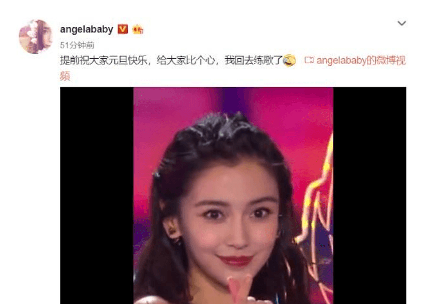 baby现身摇滚音乐节被偷拍！穿吊带裙皮肤白嫩，身边围绕众多美女