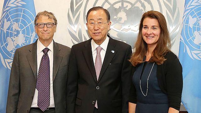 2015年，比尔和梅琳达在联合国会见时任联合国秘书长潘基文。