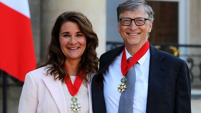 2017年，比尔和梅琳达因其慈善事业被法国总统弗朗索瓦·奥朗德授予法国政府颁授的最高荣誉的骑士团勋章