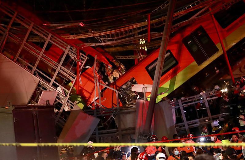 墨西哥市高架桥断裂，导致行驶中的列车直接出轨坠地。 欧新社