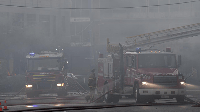 墨尔本内城区仓库发大火，毒烟弥漫，学校被迫关闭（组图） - 4