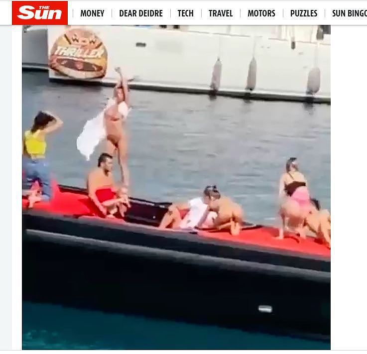 6女2男在土耳其果赛港口租下一艘游艇疑似在开趴，却大胆地全裸、晒日光浴，此举惹怒当地穆斯林。 图撷自《太阳报》