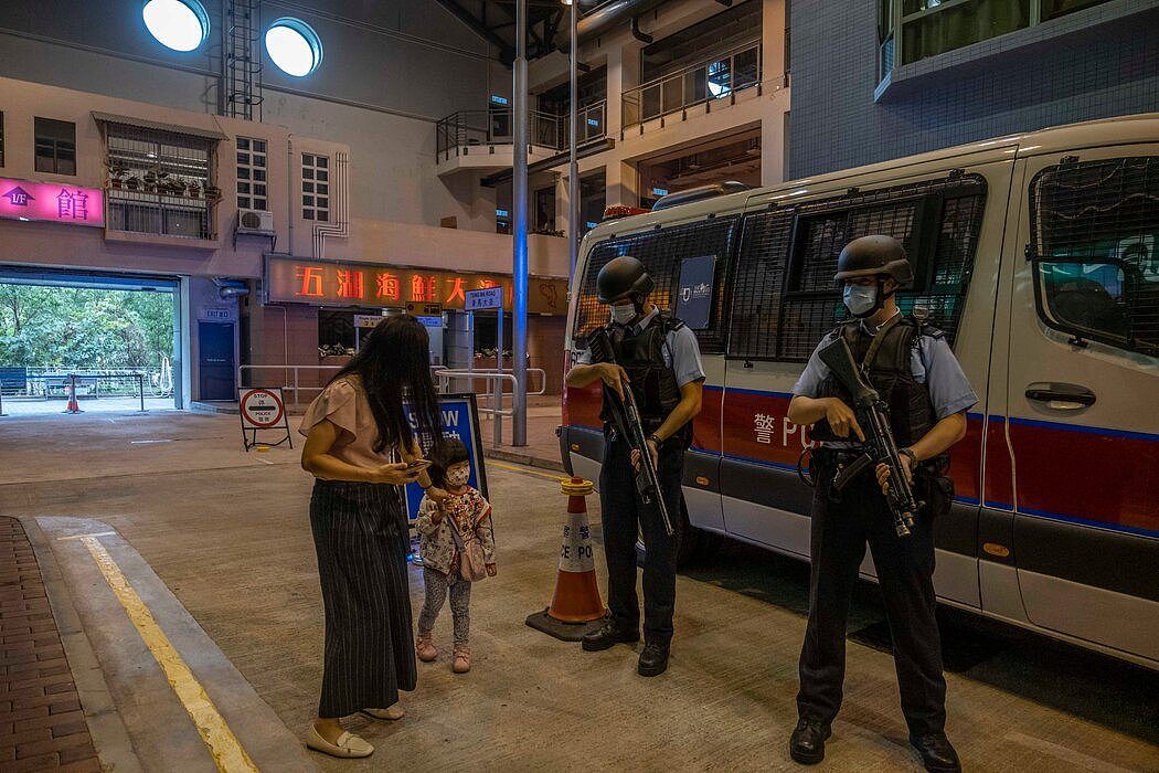 上个月一场旨在向公众普及国家安全法活动中的香港警察。