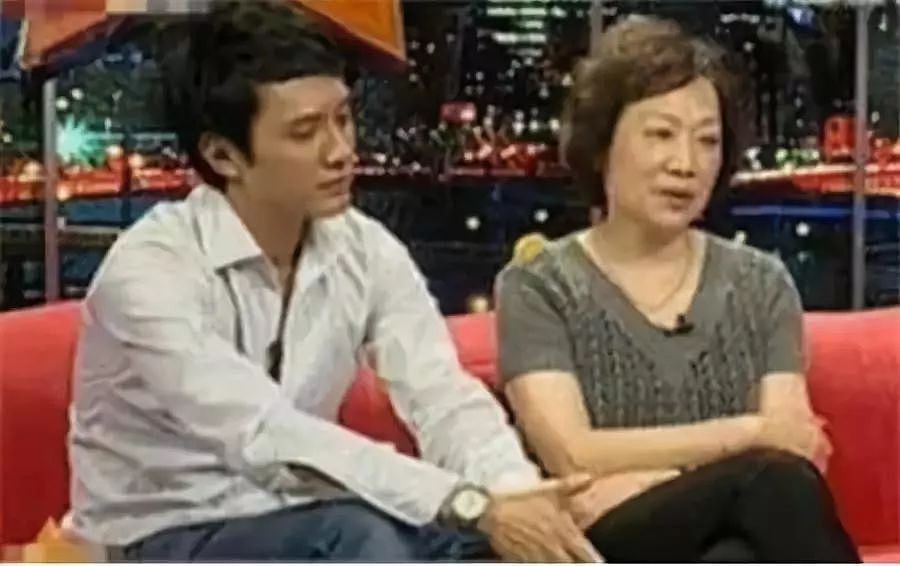冯绍峰离婚2周被父母逼相亲，还不让找圈里人，曾有8段“猎艳往事”的他是妈宝男？（组图） - 12