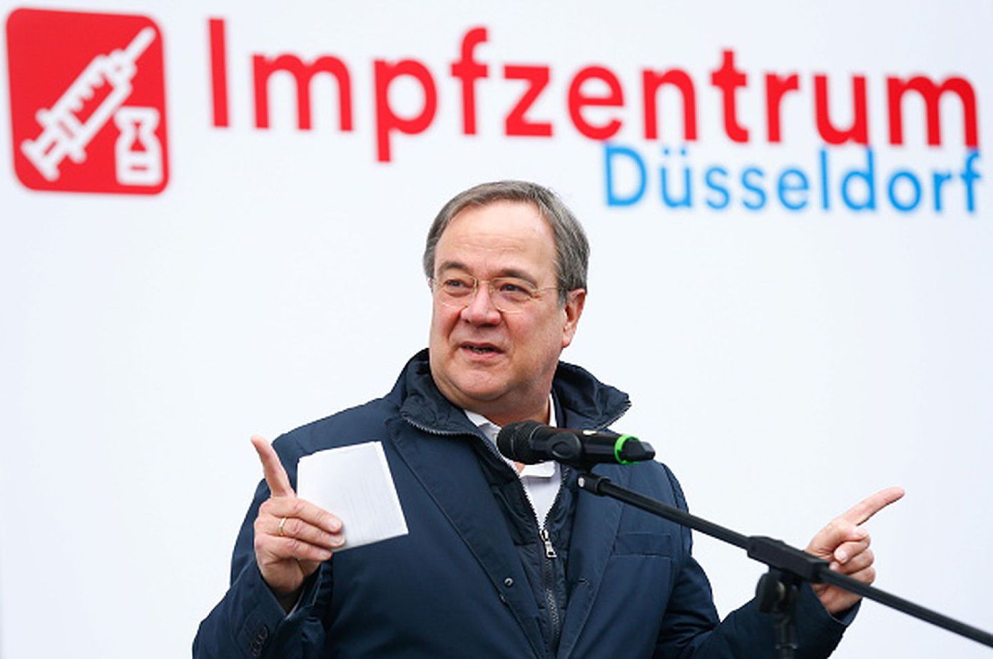 2020年12月26日，现任北威斯特伐利亚州州长拉舍特在杜塞尔多夫参加有关新冠疫苗的新闻发布会。（Getty Images）