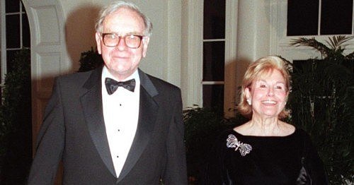 富豪的私生活：盖茨每年跟前女友度假，巴菲特和两个妻子同居26年