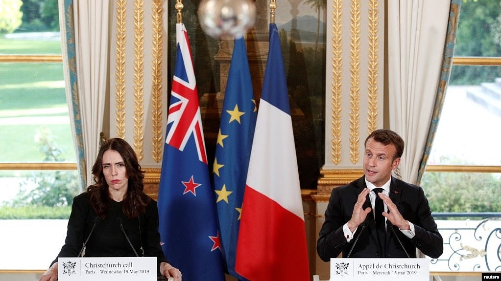 新西兰总理阿德恩和法国总统马克龙2019年5月15号在爱丽舍宫“基督城呼吁会议”期间召开记者会。（路透社）