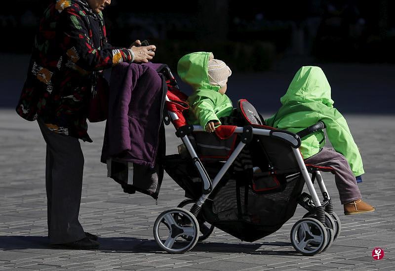 学者预测中国人口增速将明显放缓。中国政府接下来可能全面放开生育限制，并出台更多政策鼓励生育。（路透社档案照）