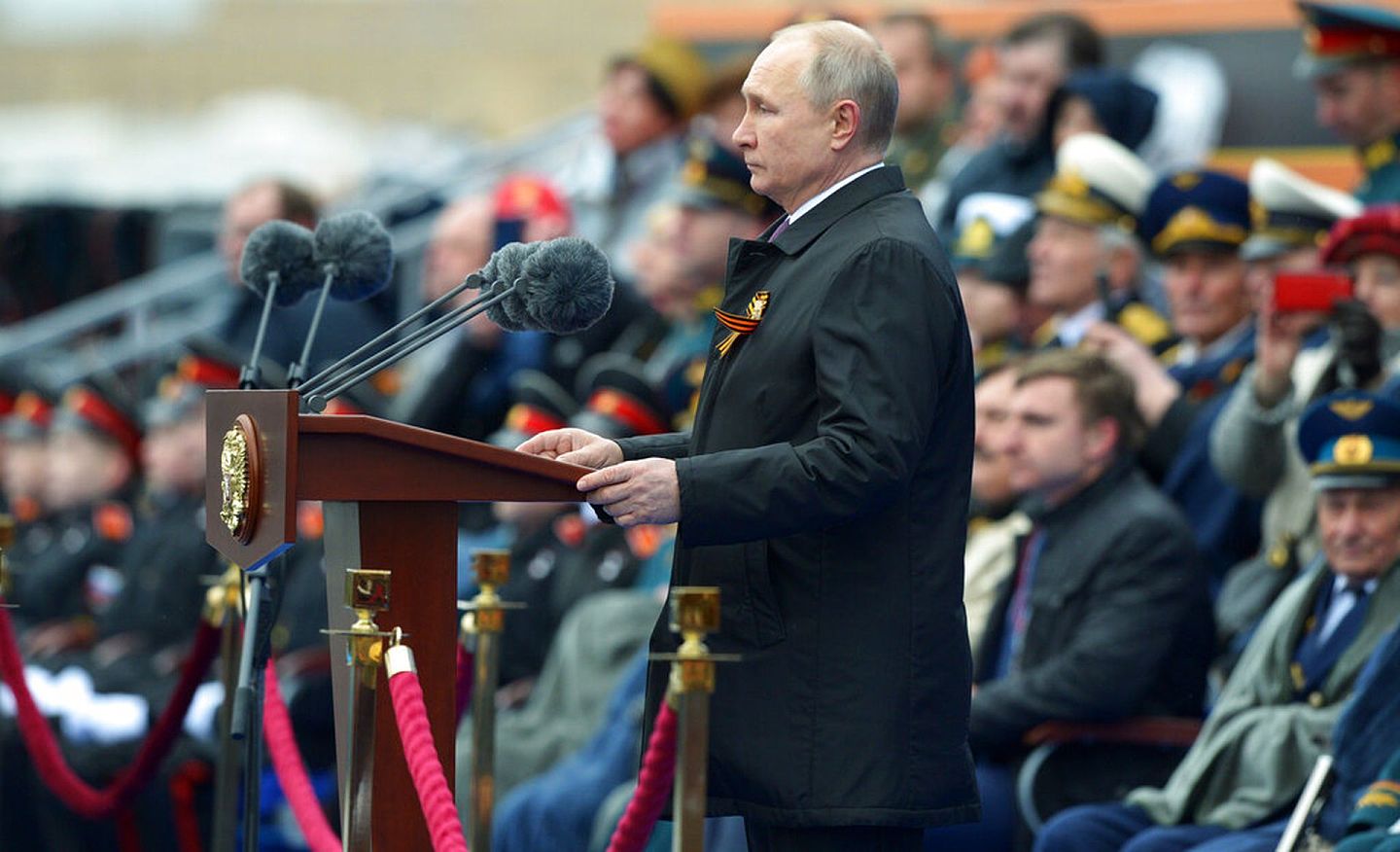 2021年5月9日，俄罗斯总统普京在俄罗斯莫斯科举行的胜利日阅兵式上发表讲话，纪念第二次世界大战在欧洲结束76周年。（AP）