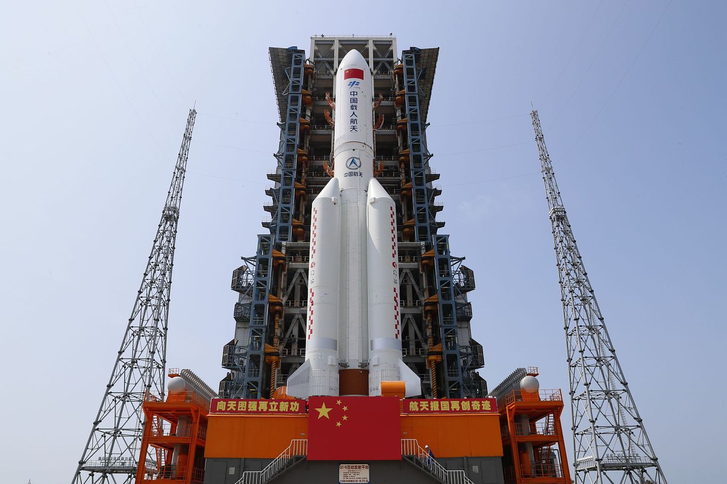“长征-5B”火箭是专门为中国载人航天工程空间站建设研制的新型运载火箭。（新华社）