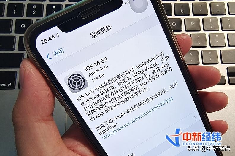 iPhone系统升级后性能退回3年前？网友吵起来了，苹果回应……