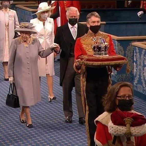 英国女王身材暴瘦，穿亲王99岁生日花裙缅怀，查尔斯地位飞升笑开怀（组图） - 3
