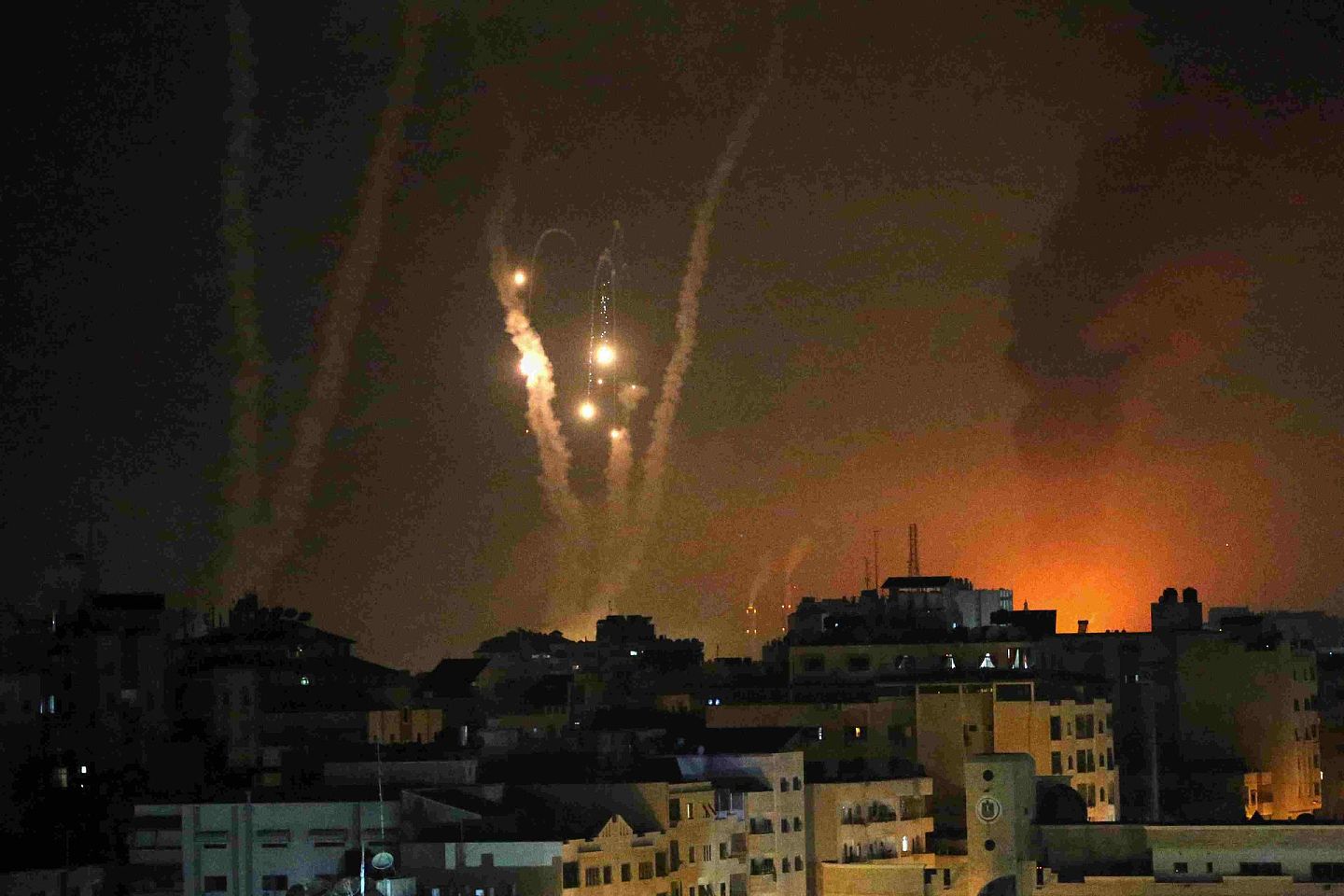 5月12日，巴勒斯坦再向以色列展开袭击。（Reuters）