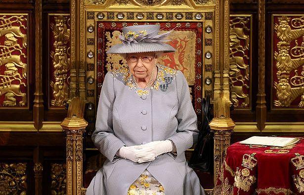 95岁英国女王议会演讲，疑似因感冒多次暂停，健康状况令人担忧（视频/组图） - 1