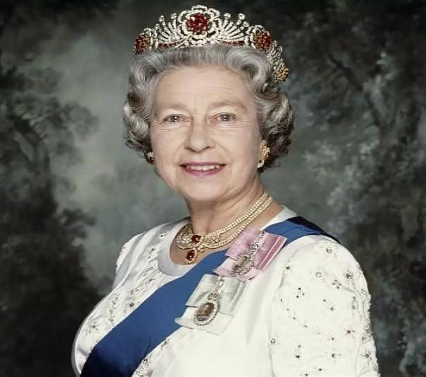 95岁英国女王议会演讲，疑似因感冒多次暂停，健康状况令人担忧（视频/组图） - 3