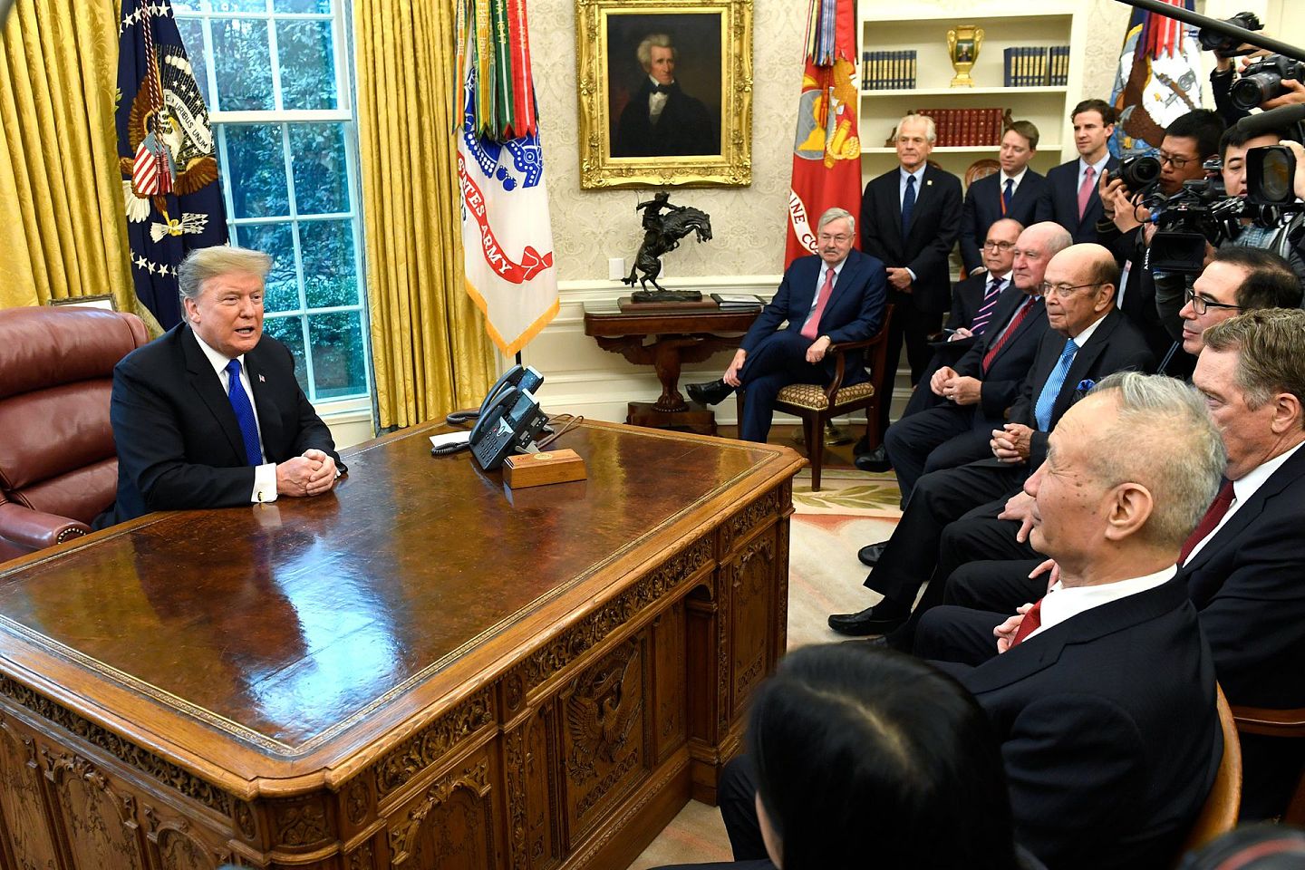 2019年2月22日，刘鹤在白宫与时任美国总统特朗普会谈。（AP）