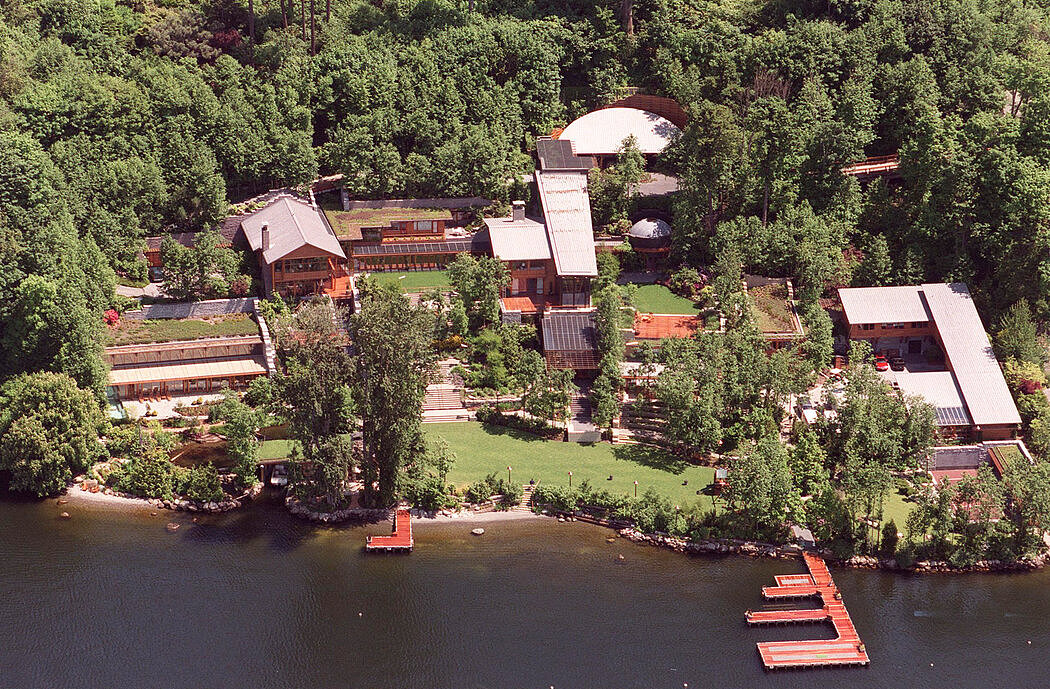 比尔・盖茨和梅琳达·弗兰奇·盖茨在西雅图华盛顿湖岸上的宅邸。