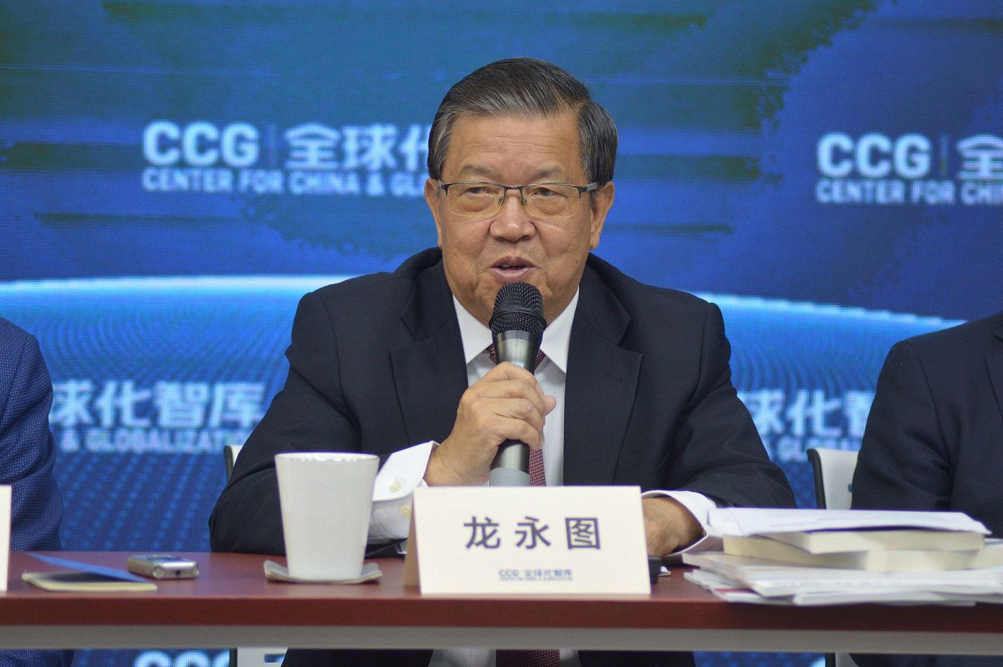 龙永图在全球化智库（CCG）举办的中国加入WTO二十年研讨会上发言。（CCG供图）