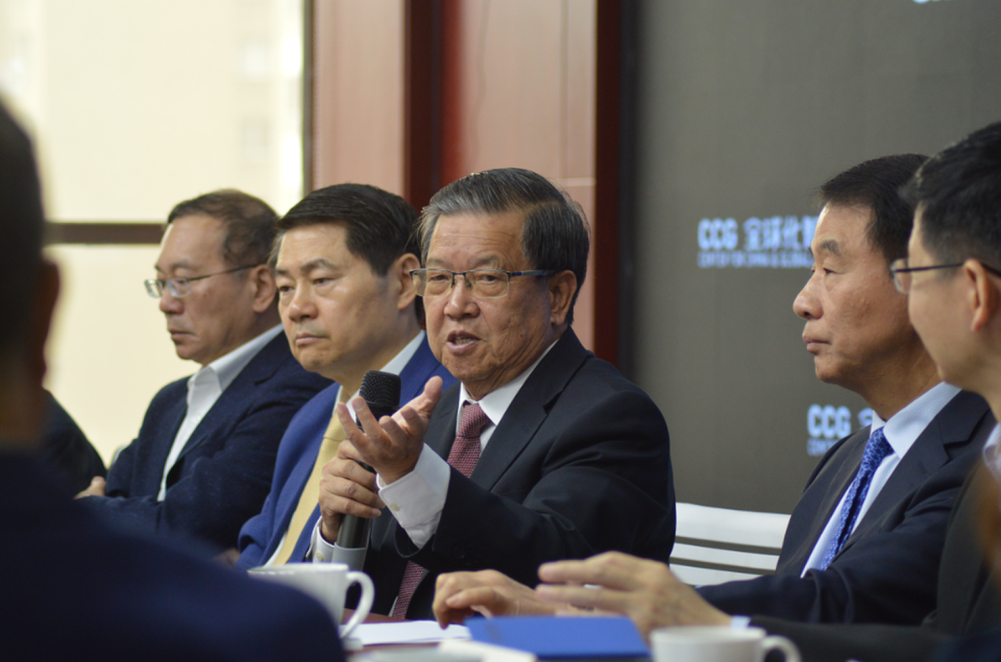 5月14日，全球化智库（CCG）在北京就中国加入WTO二十年以及WTO改革等话题展开专题研讨。龙永图在会议上发言。（CCG供图）