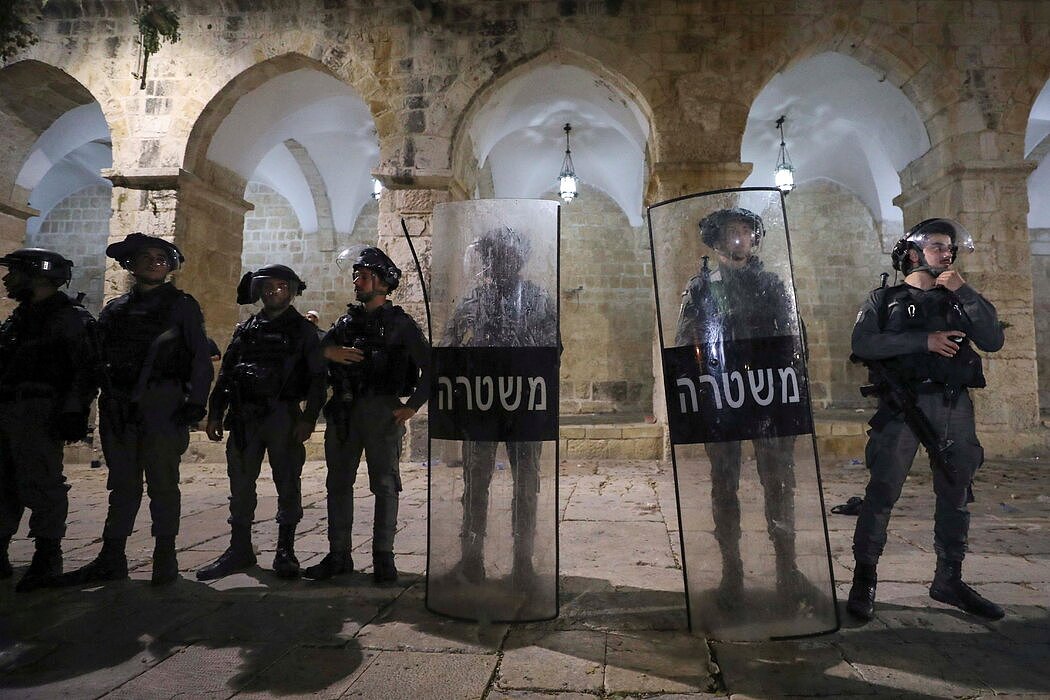 5月7日，在阿克萨清真寺的以色列警察。