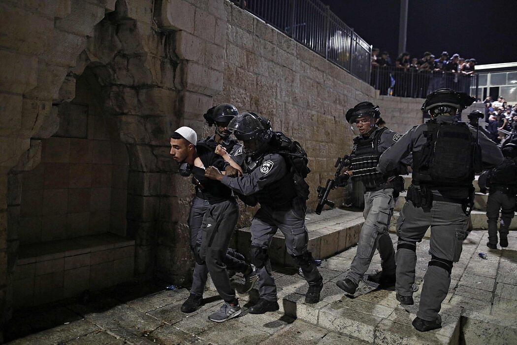 上月，以色列安全部队在耶路撒冷大马士革门外拘留了一名巴勒斯坦示威者。
