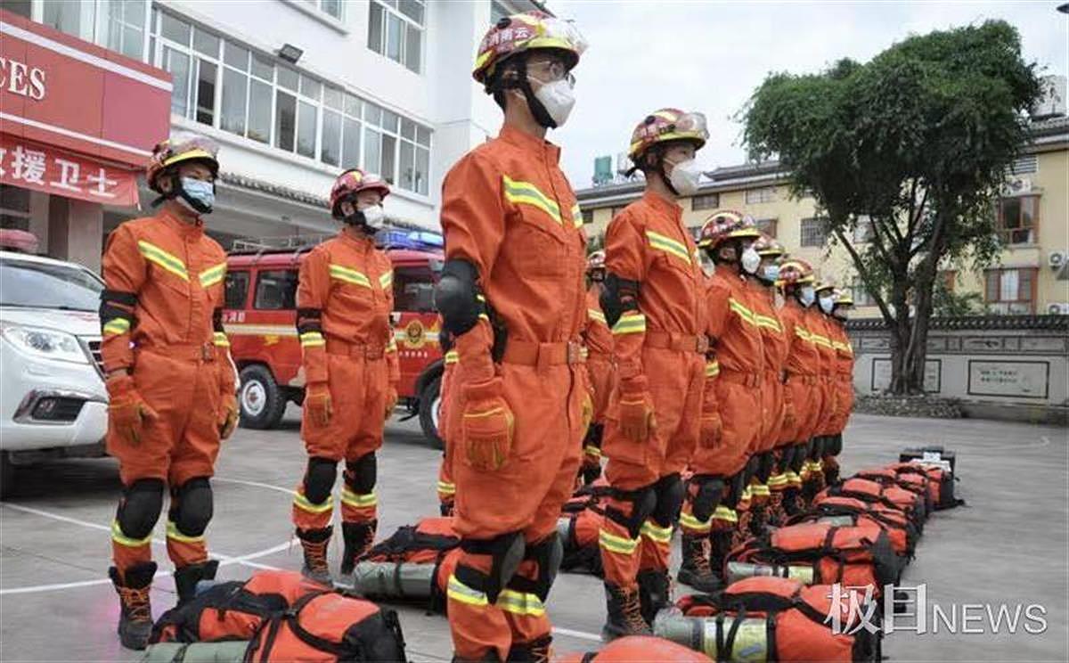 云南又发地震 1天震10次 老师守护学生操场过夜（组图） - 4