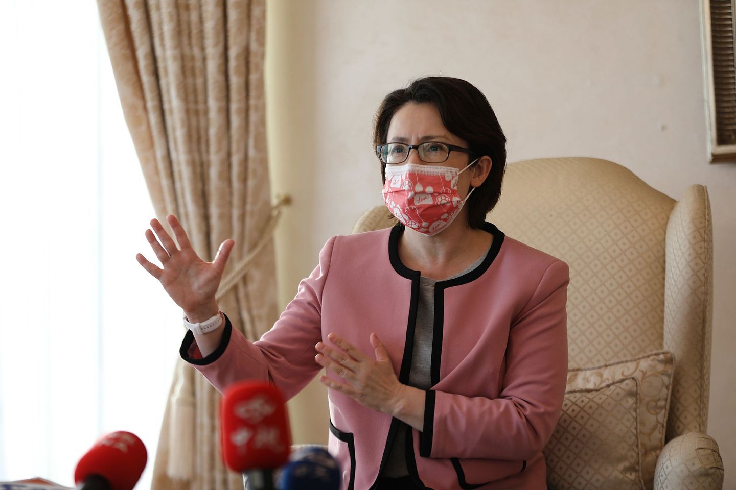 台湾驻美代表萧美琴表示，由于台湾人接种疫苗意愿不高，故先前对美交涉重点，皆在“如何协助邦交国取得疫苗”上。 （中央社）