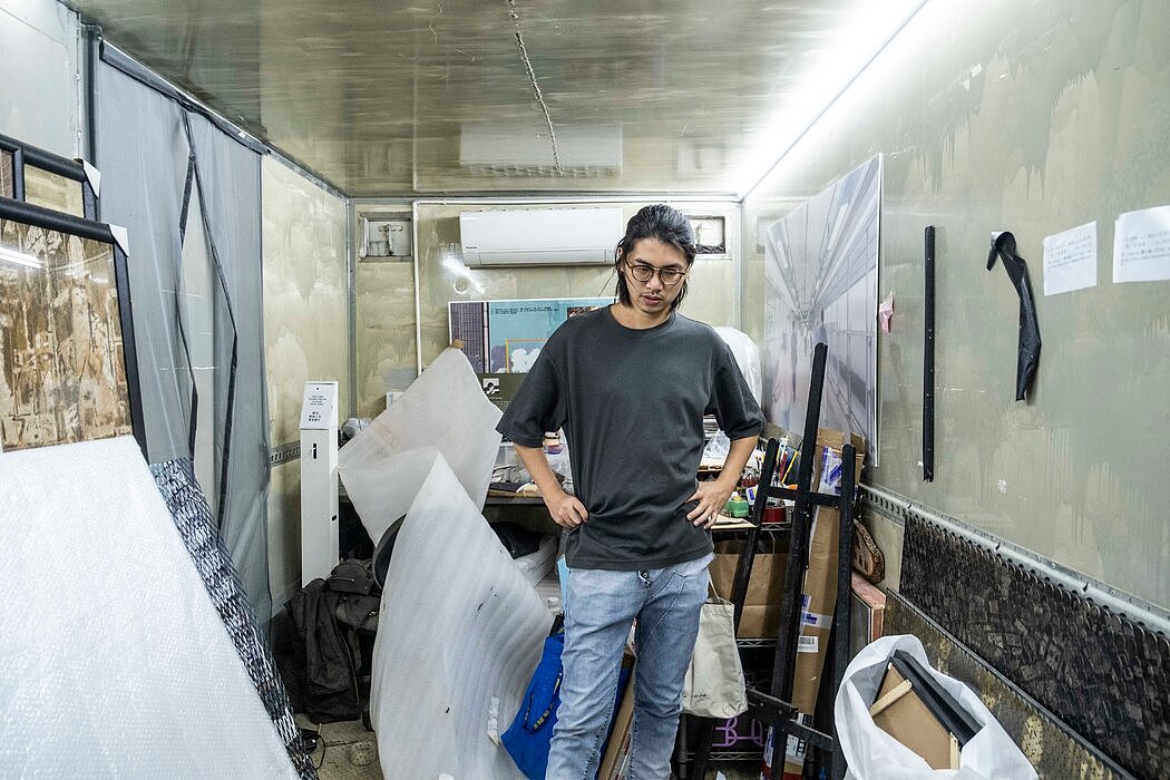 梁洛熙在他的香港工作室。