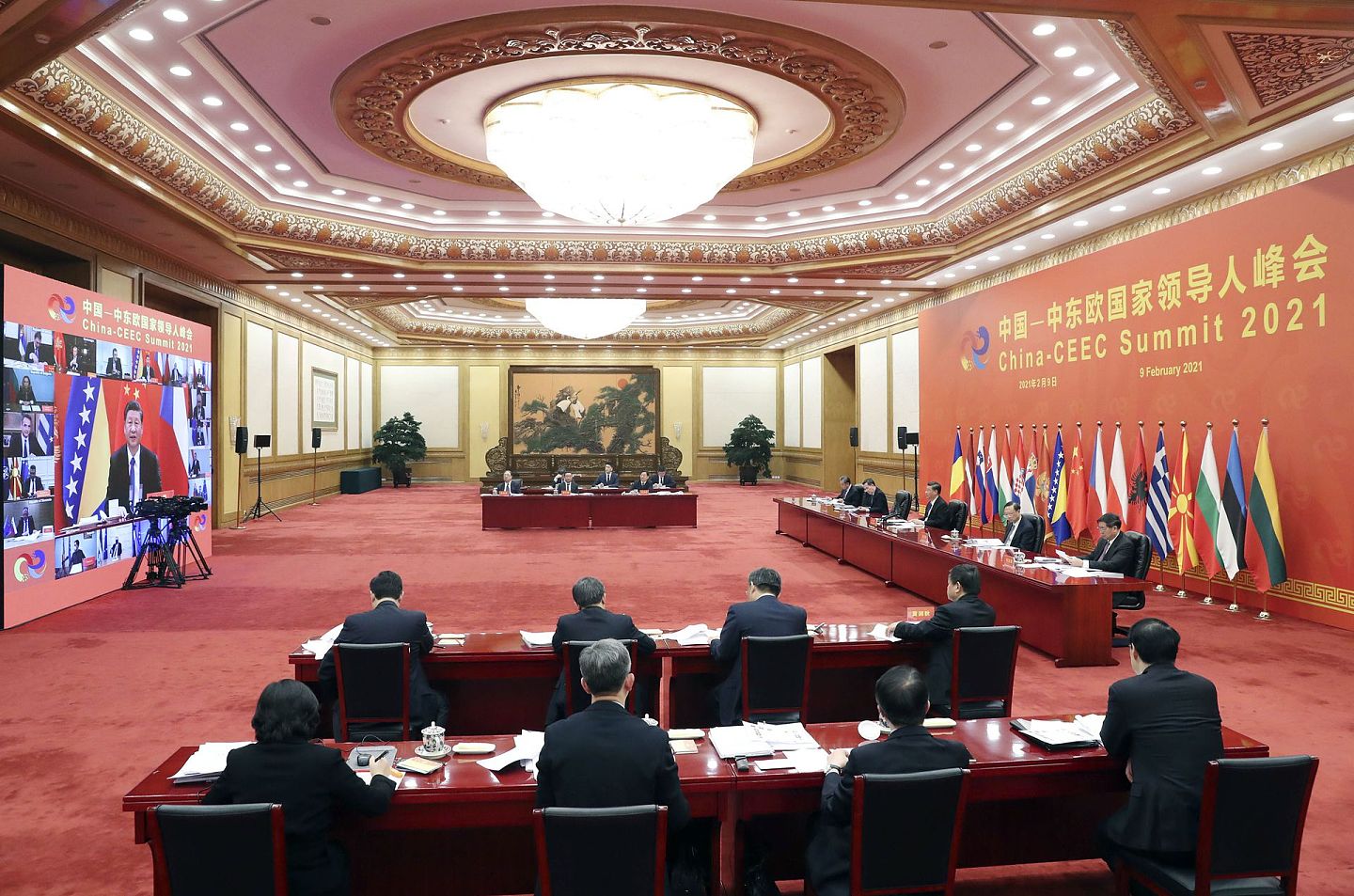 2021年2月9日，习近平在北京以视频方式主持中国－中东欧国家领导人峰会现场画面。（新华社）