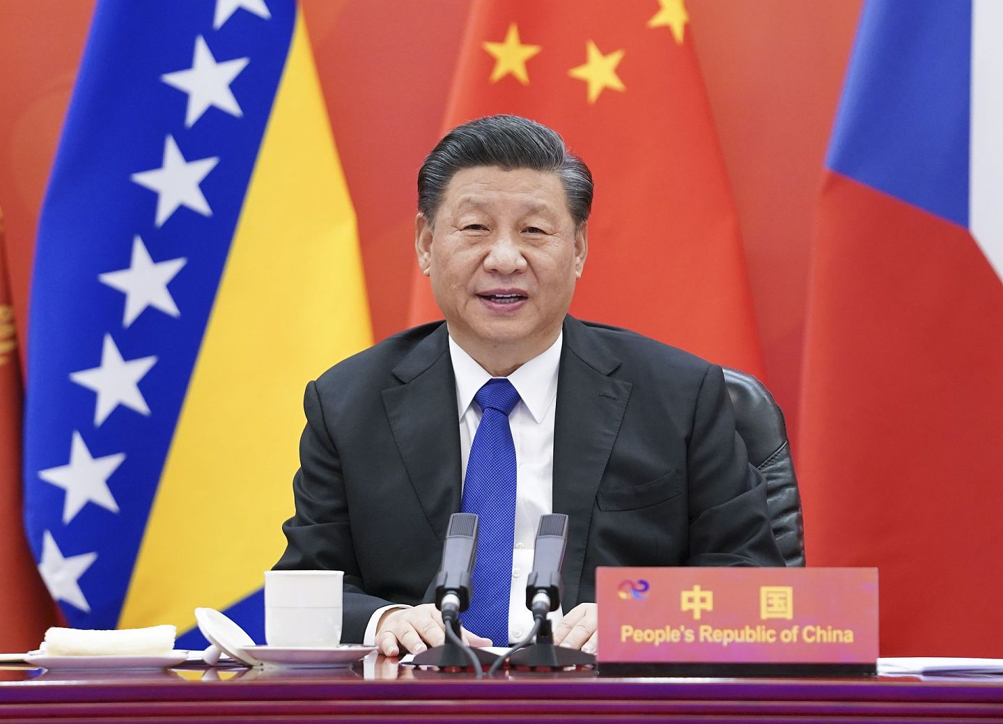 2021年2月9日，中国国家主席习近平在北京以视频方式主持中国－中东欧国家领导人峰会，并发表讲话。（新华社）