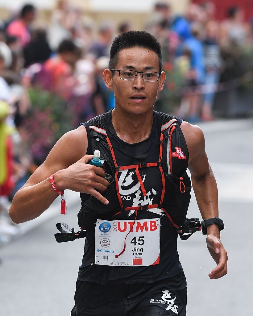多项超跑马拉松赛事的冠军梁晶也在遇难者之列。